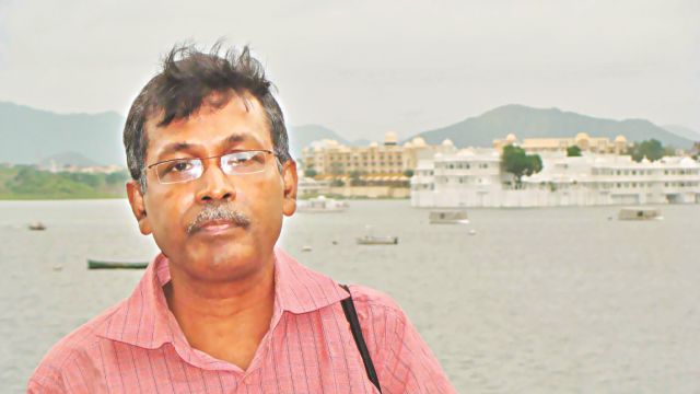 DU teacher offers to be in jail