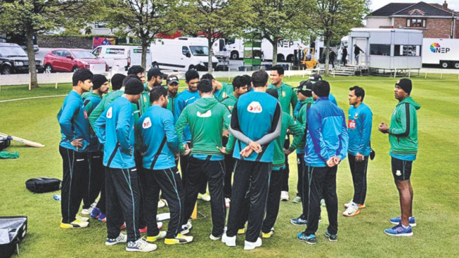 Latham leads from the front as Kiwis beat Bangladesh Latham leads from the front as Kiwis beat Bangladesh
