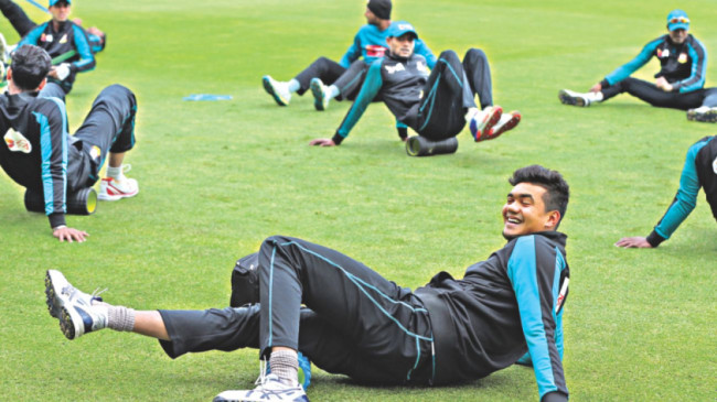 Champions Trophy: India put Bangladesh into bat Champions Trophy: India put Bangladesh into bat