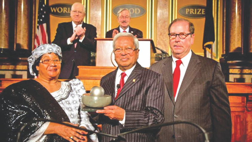 Sir Fazle Hasan Abed holding World Food Prize 