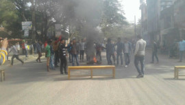 A group of Bangladesh Chhatra League block the Sylhet-Tamabil highway 