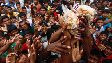 Myanmar protesters try to block aid to Rohingyas