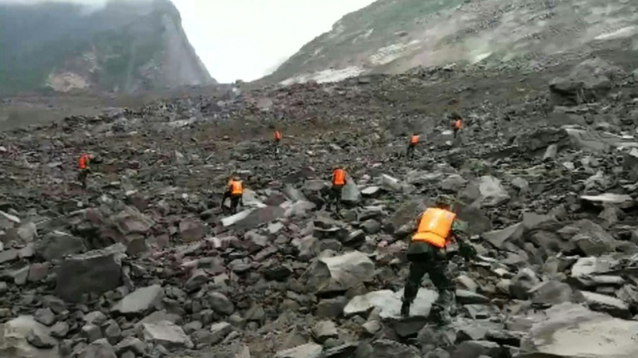 15 bodies found after landslide buries scores in China 15 bodies found after landslide buries scores in China