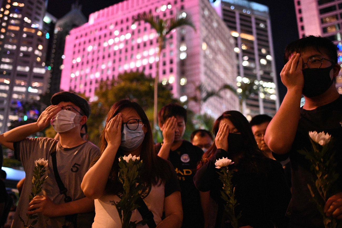 HK cops round up key activists