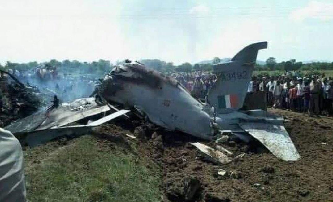 Do viral videos show India, Pakistan warplanes in Kashmir?