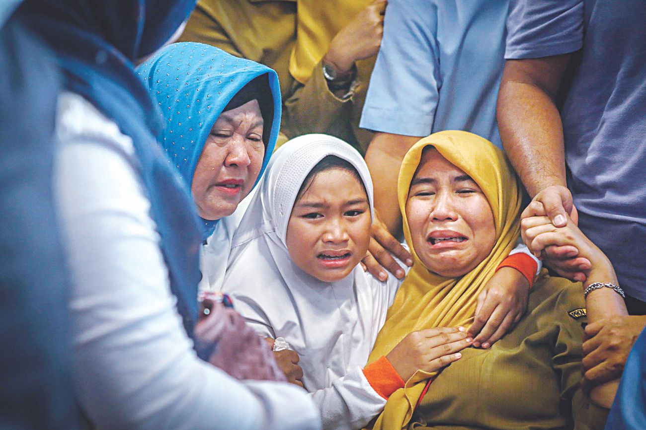189 feared dead in Indonesia jet crash