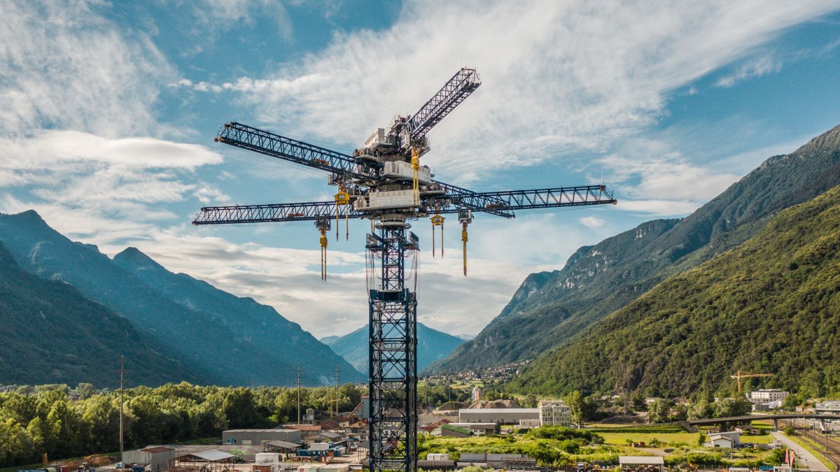 Exploiting Newton’s law of gravity to store green energy