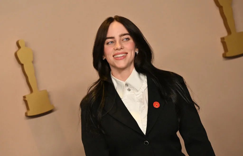 Stars wear red pins to the Oscars to call for ceasefire in Gaza