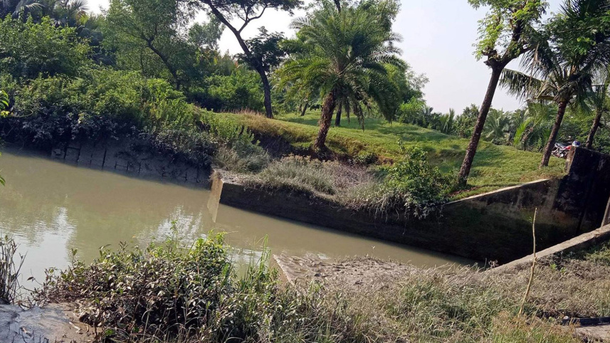 Pakhimara-canal.jpg