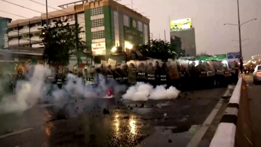 thai cops.JPG