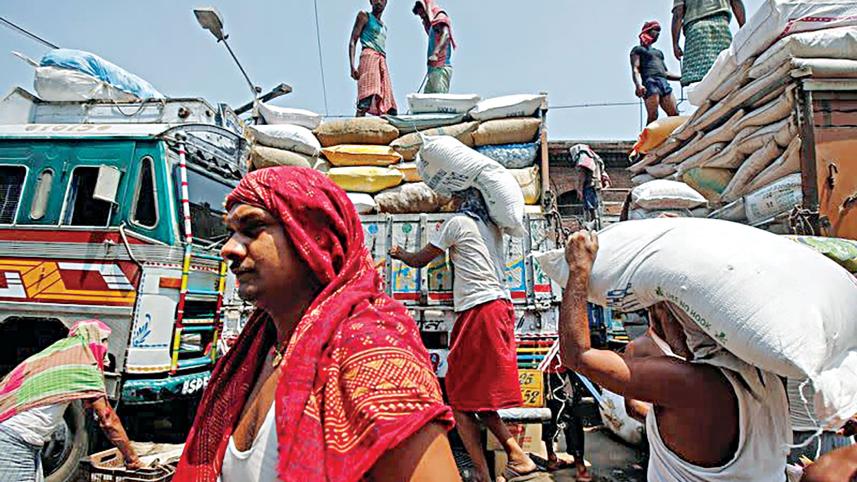 Labourers-carry.jpg