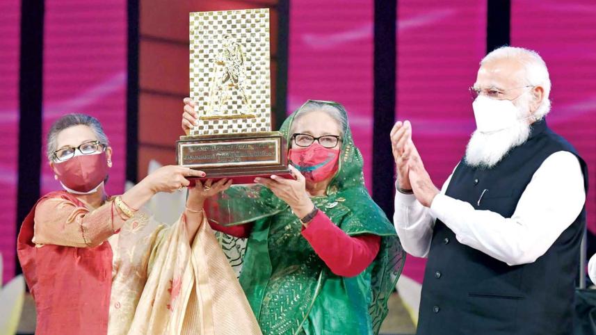 Hasina-Rehana-Modi-Gandhi-peace-p[rize.jpg