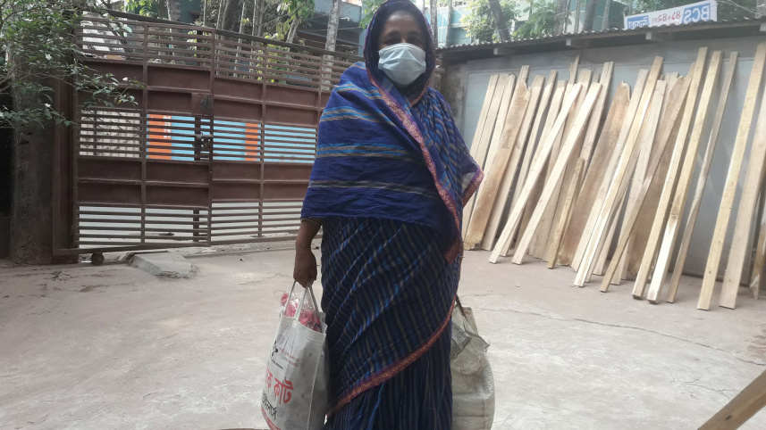 Woman-clothes-peddlers.jpg