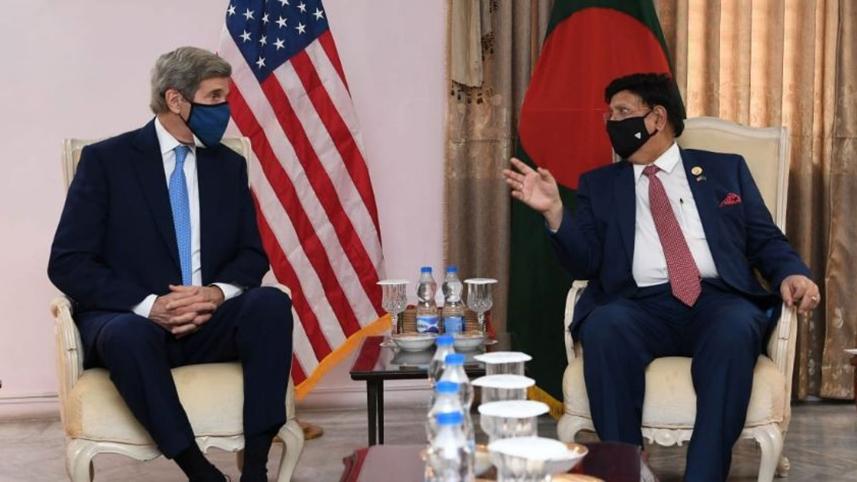 john-kerry-and-momen.jpg