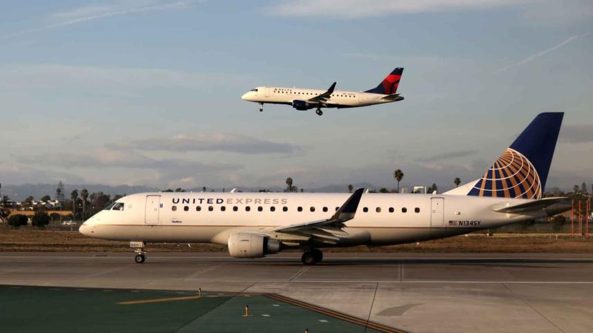 united-express-plane.jpg