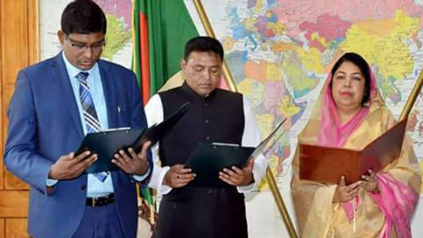 Lawmaker BM Farhad Hossain and Jatiya Party lawmaker Shamim Haidar Patwari takes oath in parliament