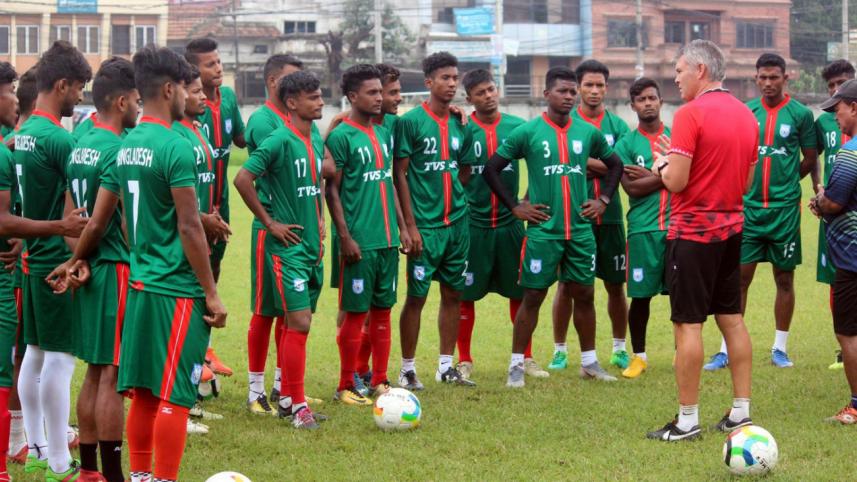Bangladesh U-18 football team.jpg