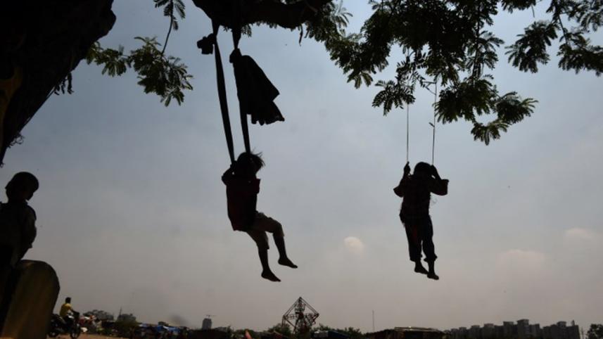 Children-playing-India.jpg