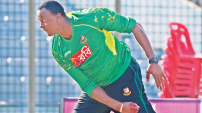 Courtney Walsh.jpg