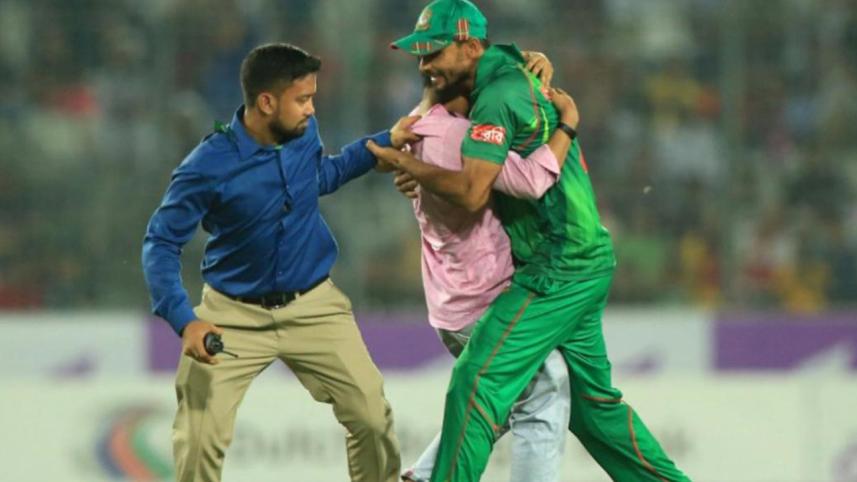 cricket-fan-wb.jpg