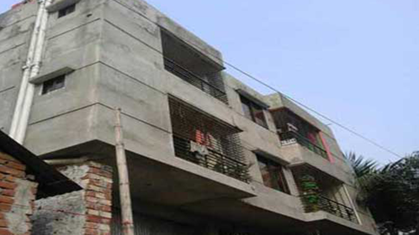 militant den in Dakkhin Khan