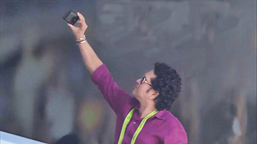 indian fan selfie.jpg