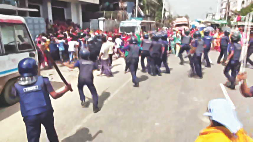 Law enforcers disperse workers.jpg