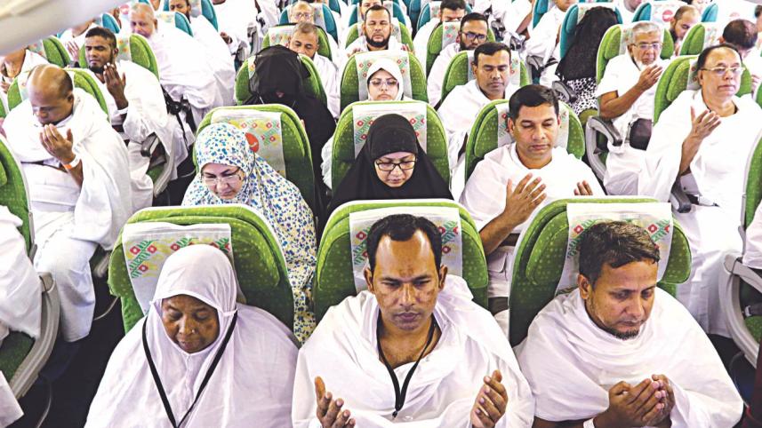 Pilgrims pray.jpg