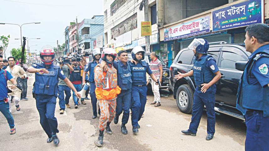 police injured.jpg