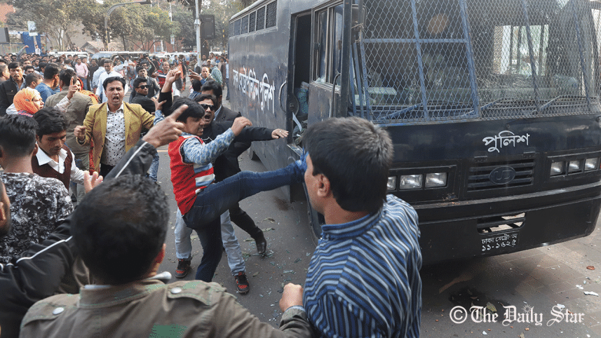 Prison-van-wb.gif