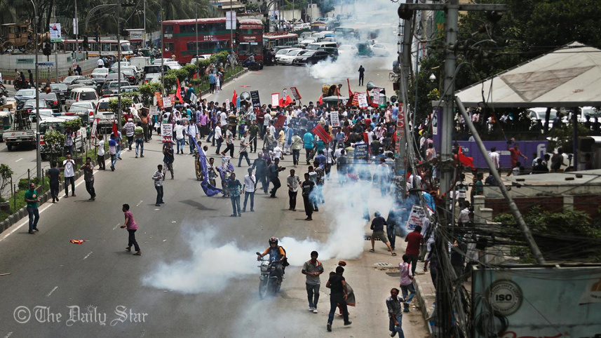 protesters-clash-paribagh-rashed-wb.jpg
