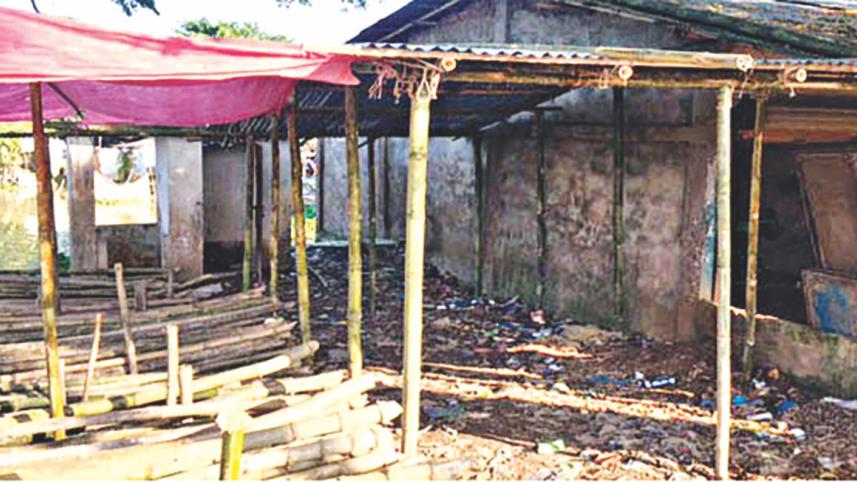 BCL men illegally occupy public toilet
