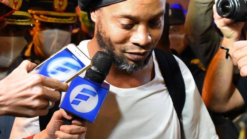 ronaldinho released.jpg