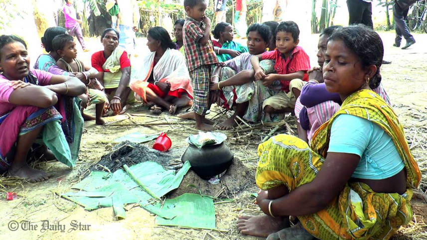 Santal women