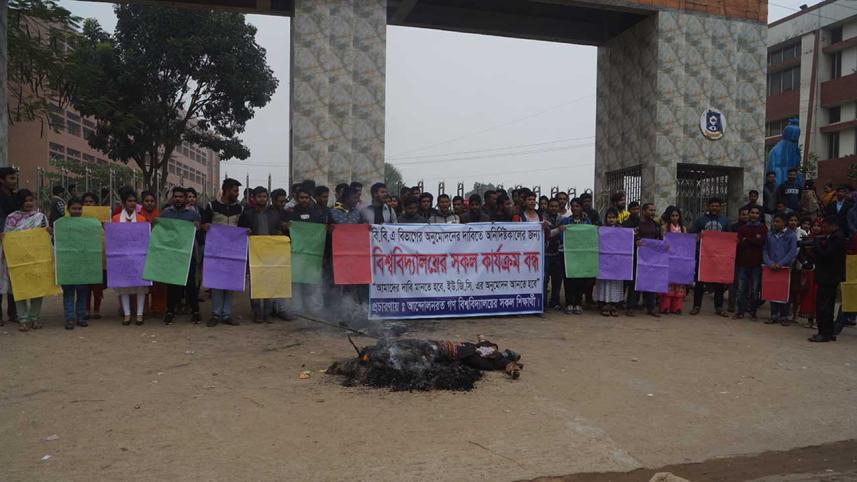 SavarWB.jpg