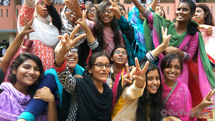 Students-pass-HSC.jpg