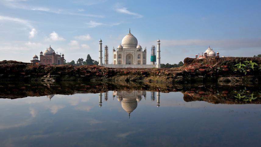 Tourists away Taj Mahal.jpg