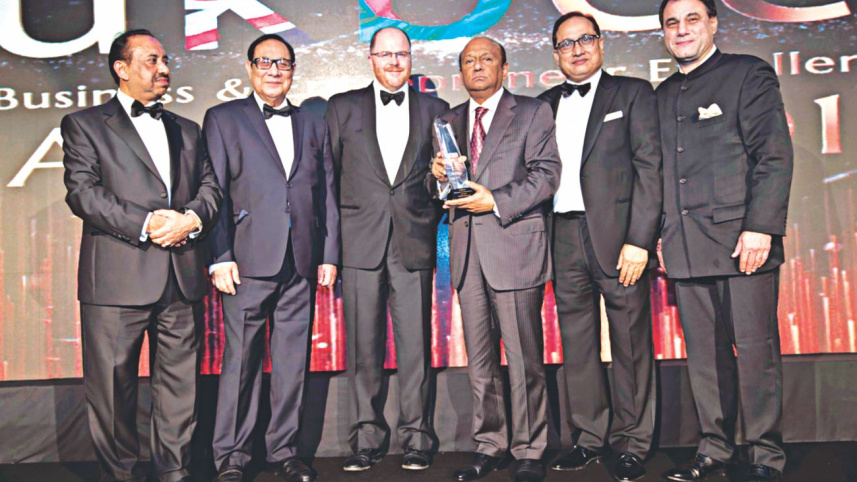 Latifur Rahman, chairman and CEO of Transcom Group, receives the UKBCCI Lifetime Achievement Award