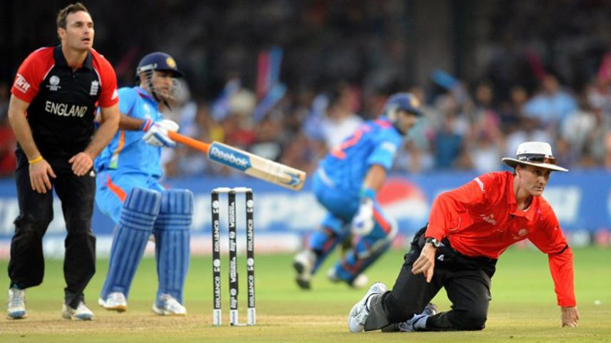 Umpire Billy Bowden