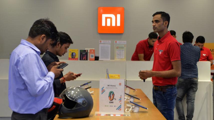 Xiaomi banks on phone.jpg