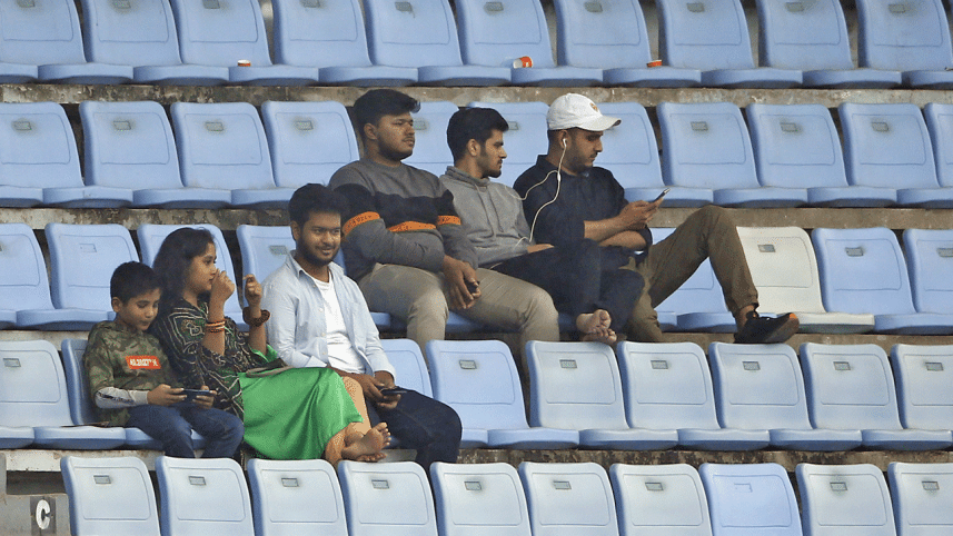 spectators.gif