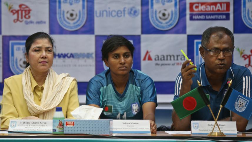 women_team_photo.jpg