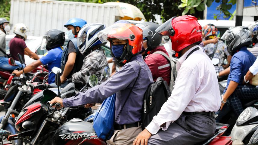 Picture of student driver using ride-sharing app
