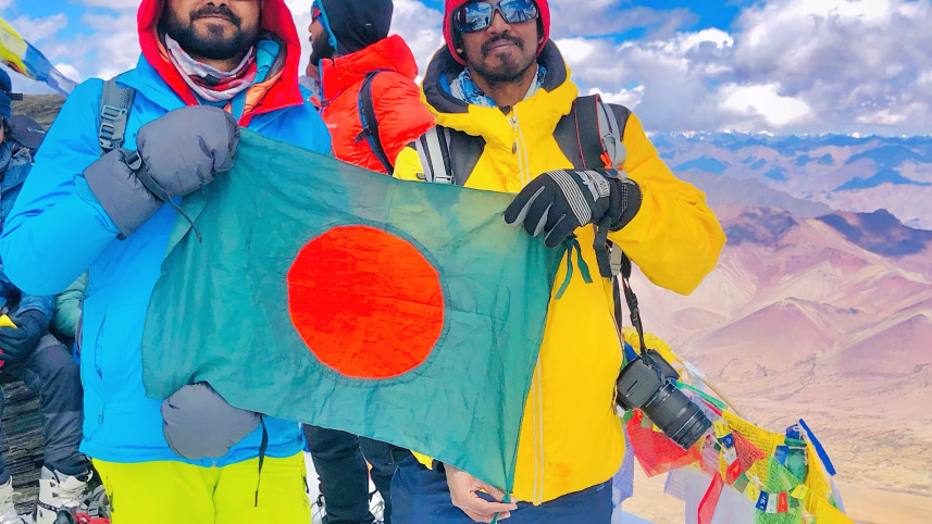 2 Bangladeshis climb 4 Himalayan peaks in 10 days