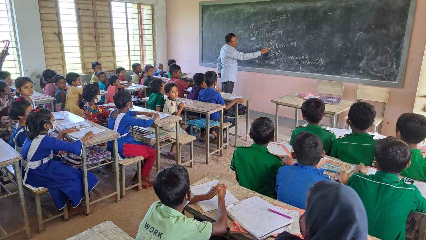 lone-teacher-struggling.jpg