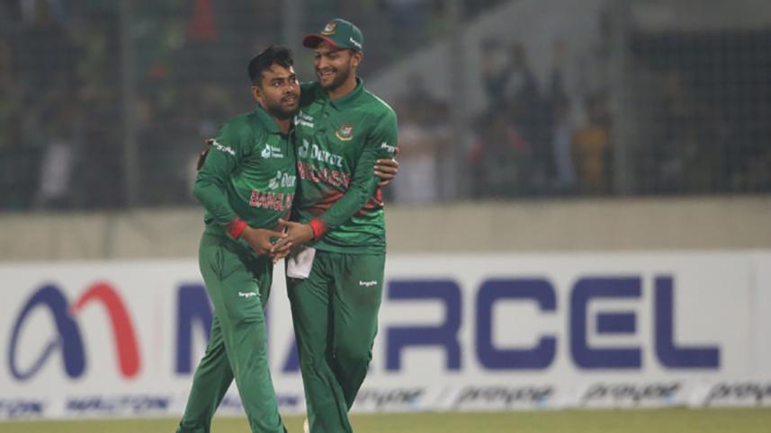 Mehedi and Shakib al Hasan