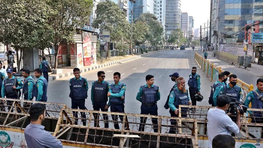 online_-_naya_paltan_road_blocked_dec_8_-_anisur_rahman.jpg