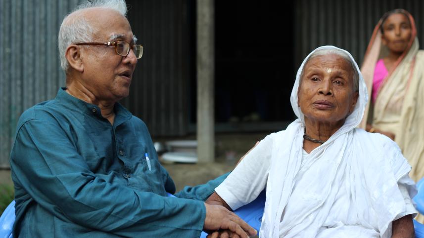 op_-_pabitra_sarkar_with_his_twin_sister_lila_-_nasir_ali_mamun.jpg