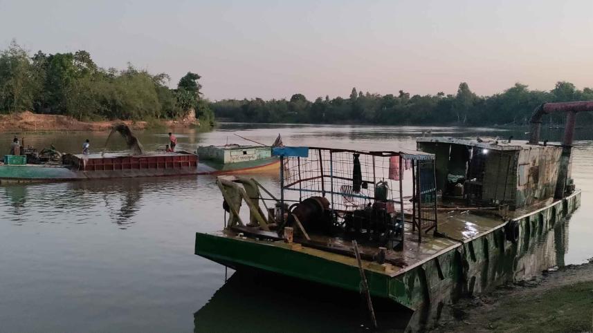 lift-sand-atrai-river-natore.jpg