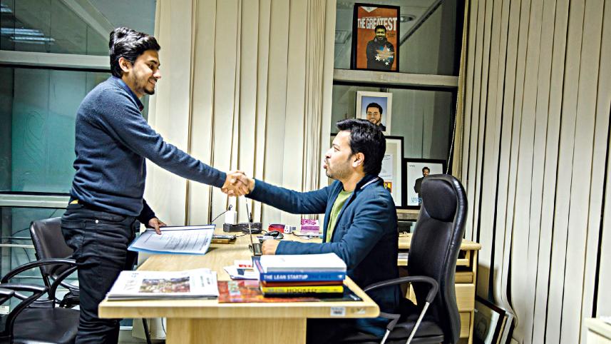 job-market-fresh-university-graduates-3.jpg